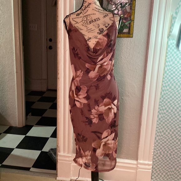 Charlotte Russe Dresses & Skirts - EUC Charlotte Russe midi dress drop front size medium